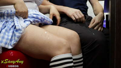 ಹೋಮ್‌ವರ್ಕ್-xsanyAny ನಲ್ಲಿ ಸಹಪಾಠಿಗಳಿಗೆ ಯುವ ಶಾಲಾ ವಿದ್ಯಾರ್ಥಿನಿ ಜರ್ಕಿಂಗ್ ಆಫ್